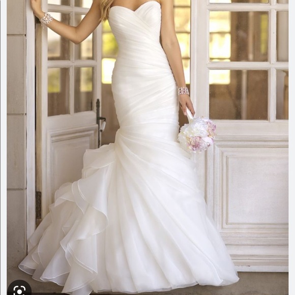 Dresses & Skirts - Mermaid Wedding dress brand new size 6